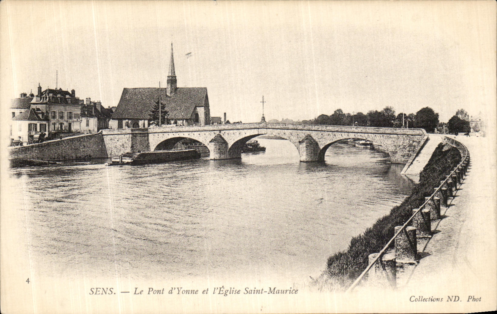 CPA Sens Le Pont d Yonne et L Eglise Saint Maurice