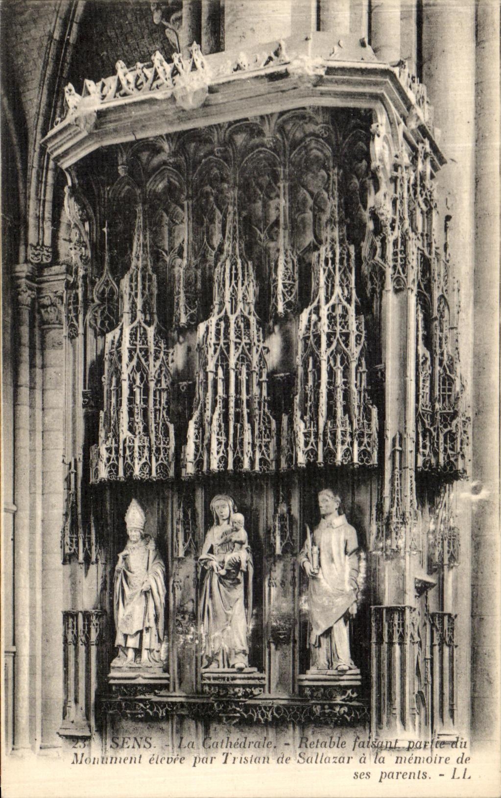 CPA Sens la cathedrale Retable faisant partie du monument eleve par Tristan de Sallazar a la memoire de ses parents