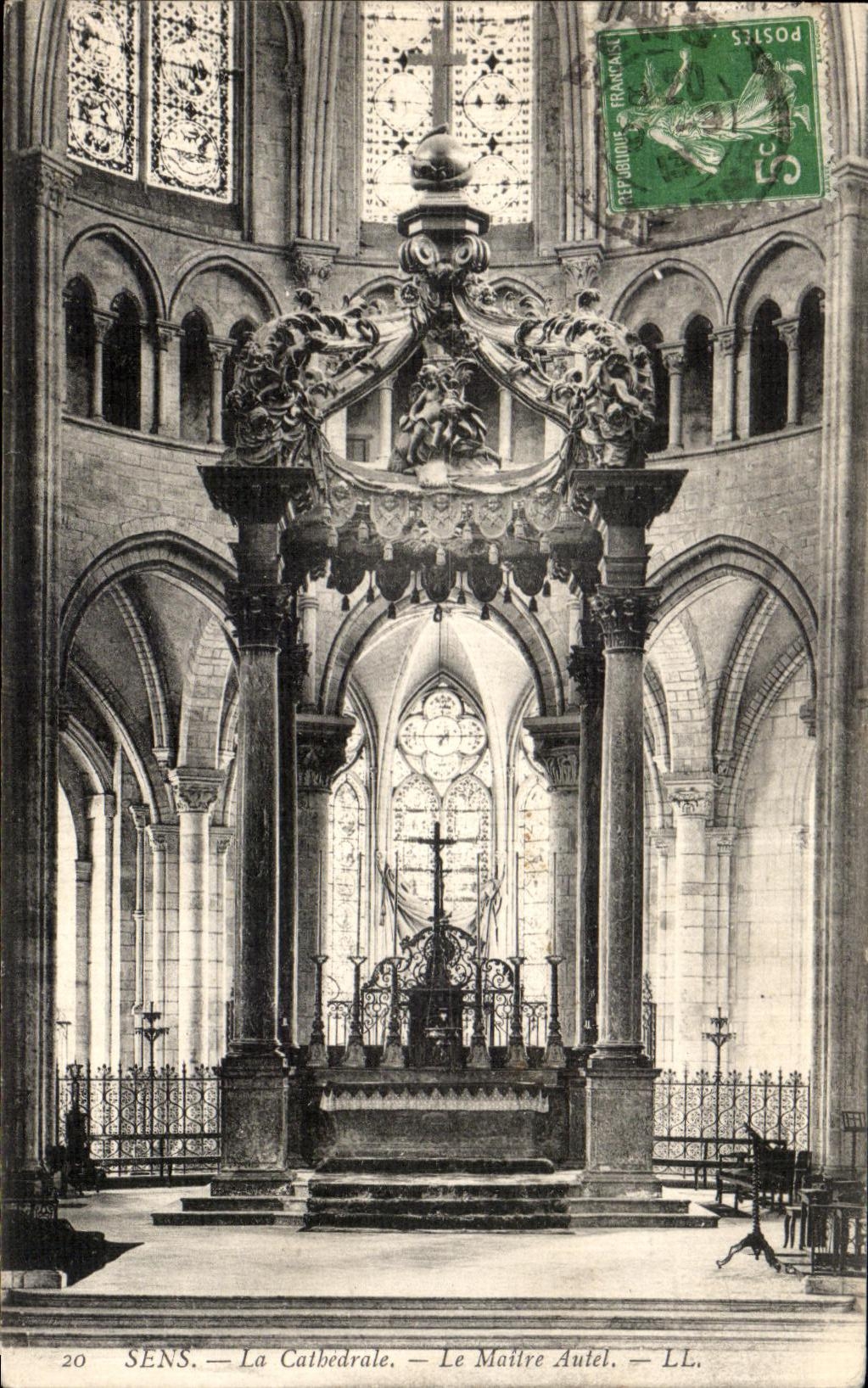 CPA Sens La Cathedrale Le Maitre Autel
