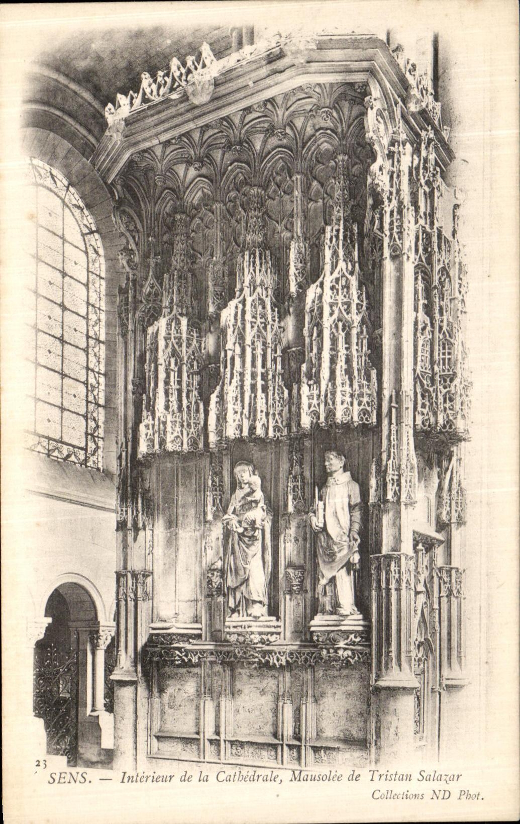 CPA Sens Interieur de la Cathedrale Mausolee de Tristan Salazar