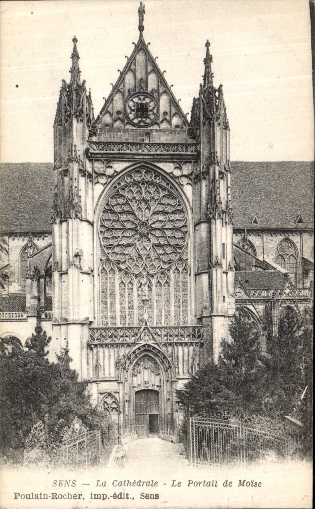 CPA Sens La Cathedrale Le Portail de Moise