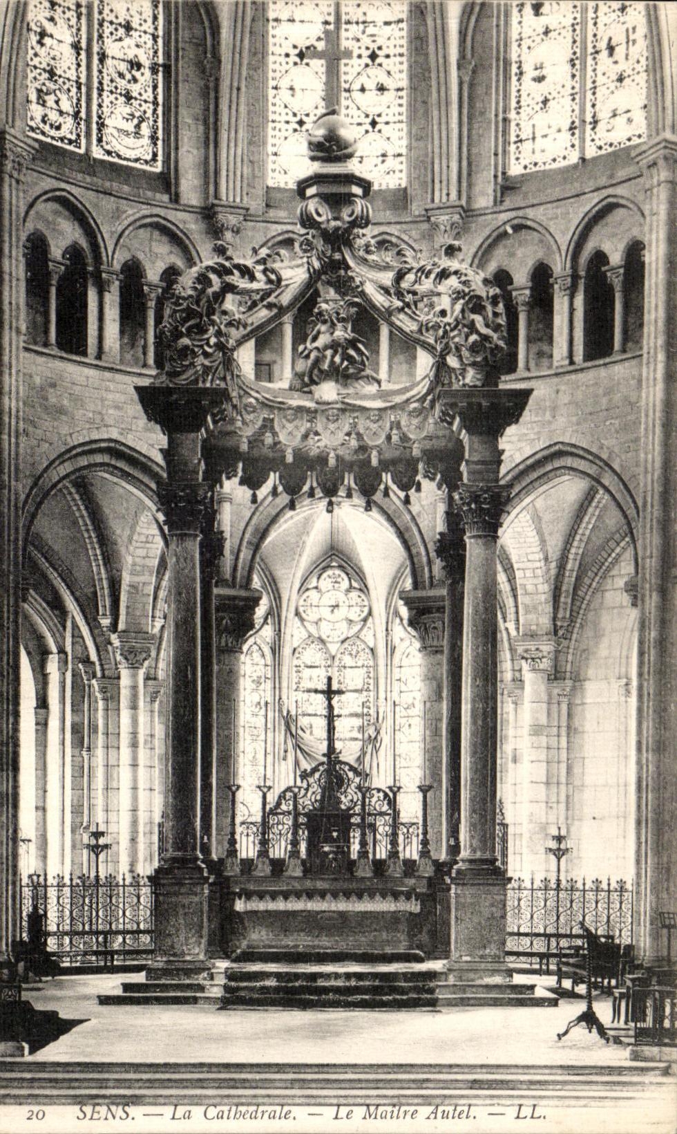 CPA Sens La Cathedrale Le Mailre Autel