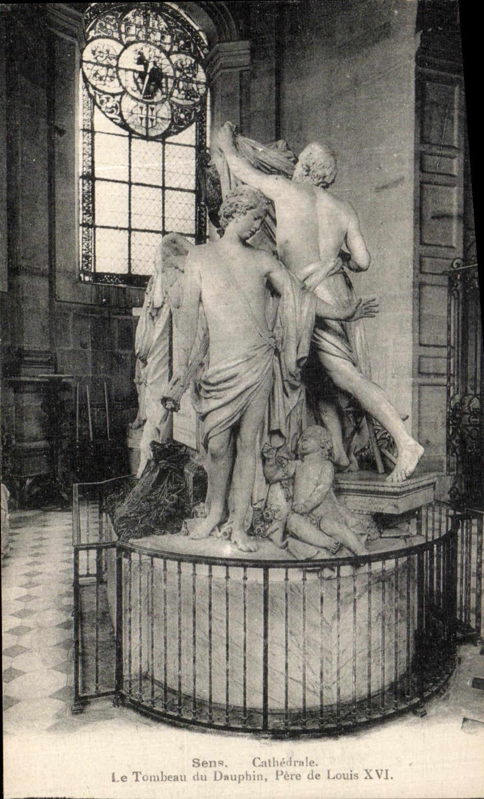 CPA Sens La Cathedrale Le Tombeau du Dauphin pere de Louis XVI