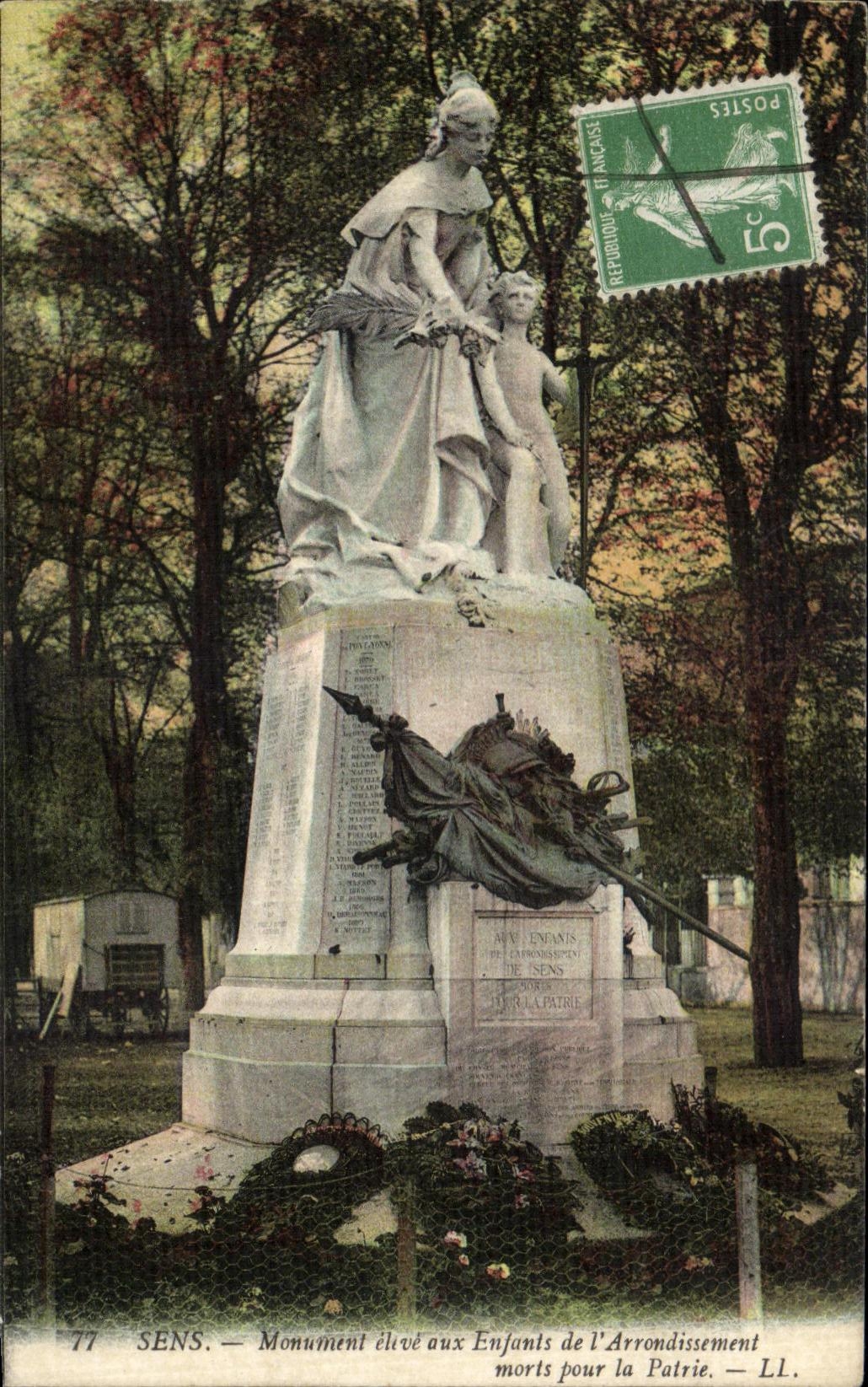CPA Sens Monument eleve aux Enfants de l Arrondissement morts pour la patrie 