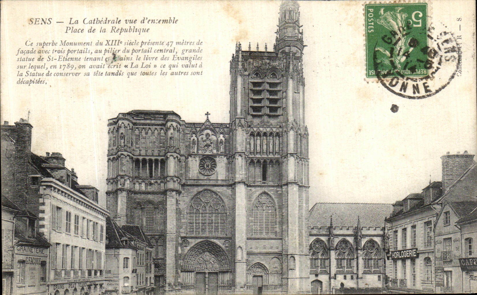 CPA Sens La Cathedrale Vue D ensemble Place de la Republique