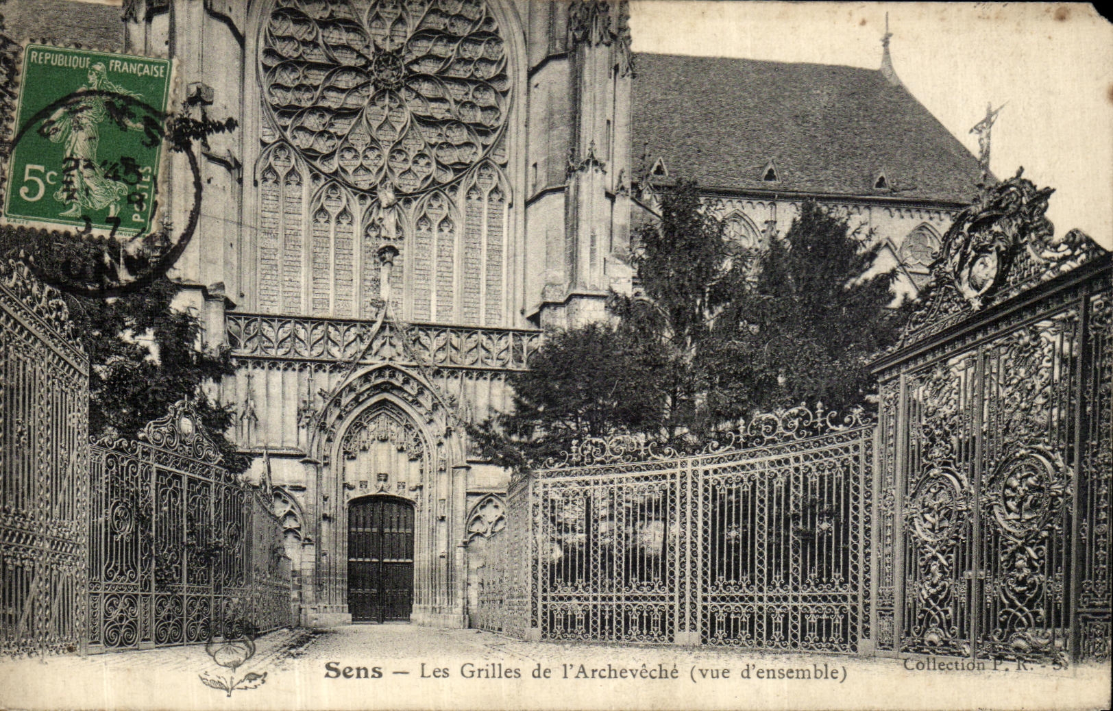 CPA Sens Les Grilles de l Archeveche