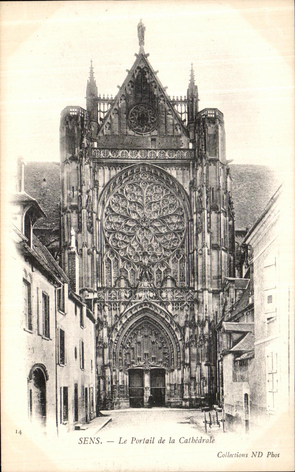 CPA Sens Le Portail de la Catbedrale