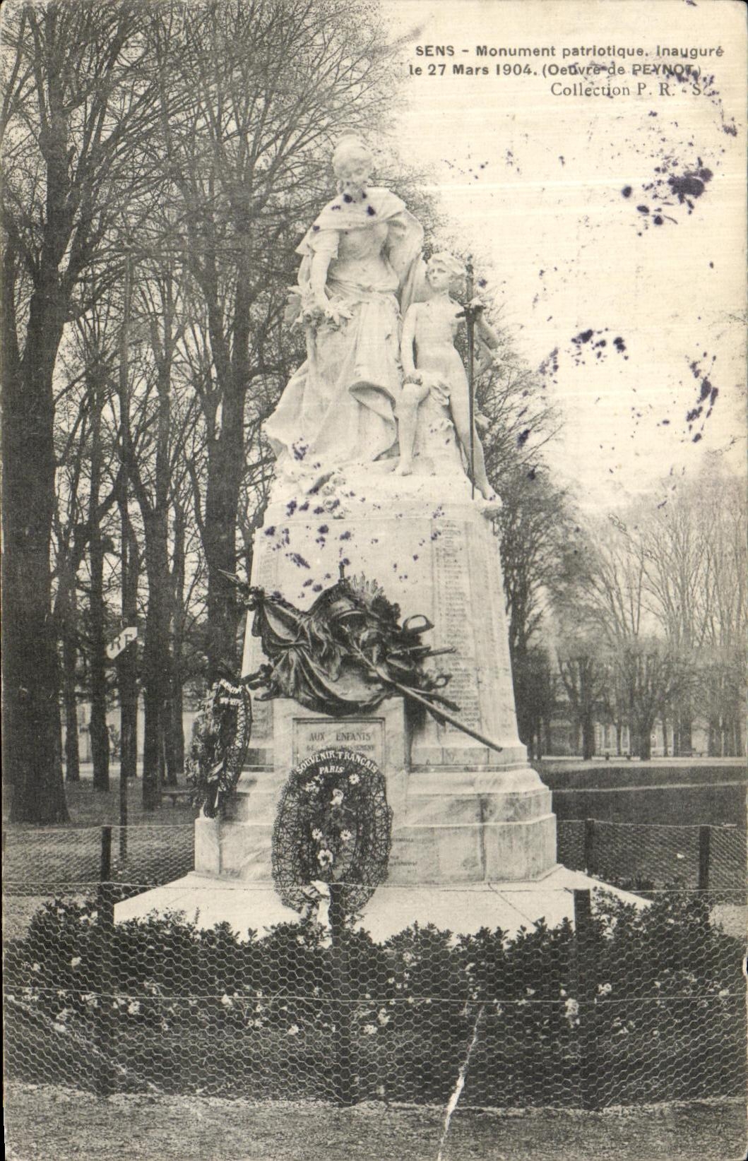 CPA Sens Monument patriotique inaugure le 27 mars 1904