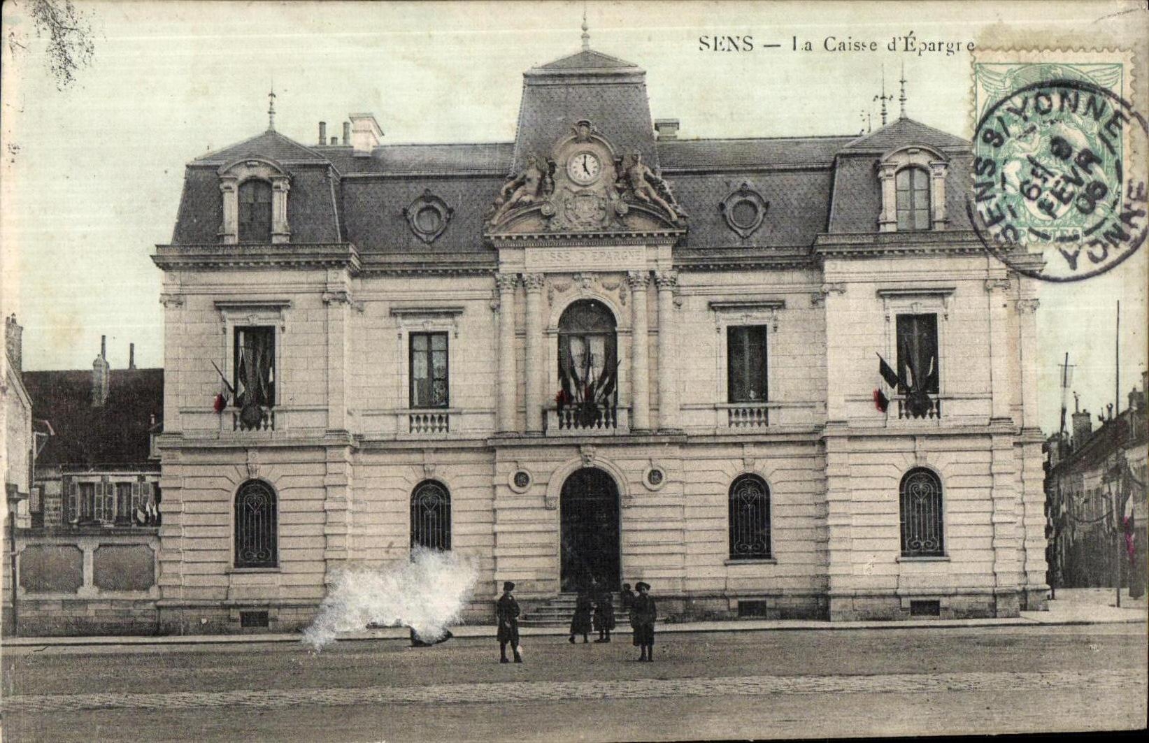 CPA Sens La Caise Epargre