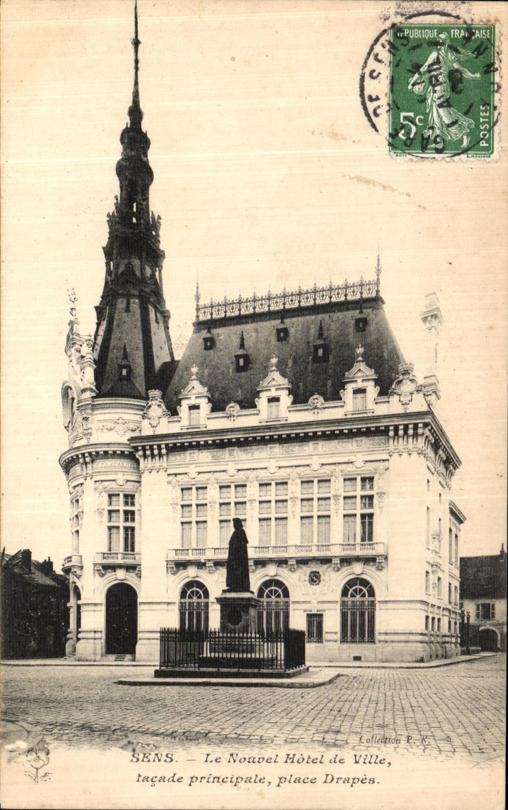 CPA Sens Le Nouvel Hotel de Ville tacade Principale Place Drapes