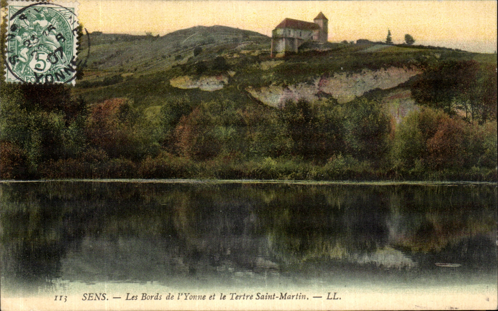 CPA Sens Les Bords de l Yonne et le Tertre Saint Martin
