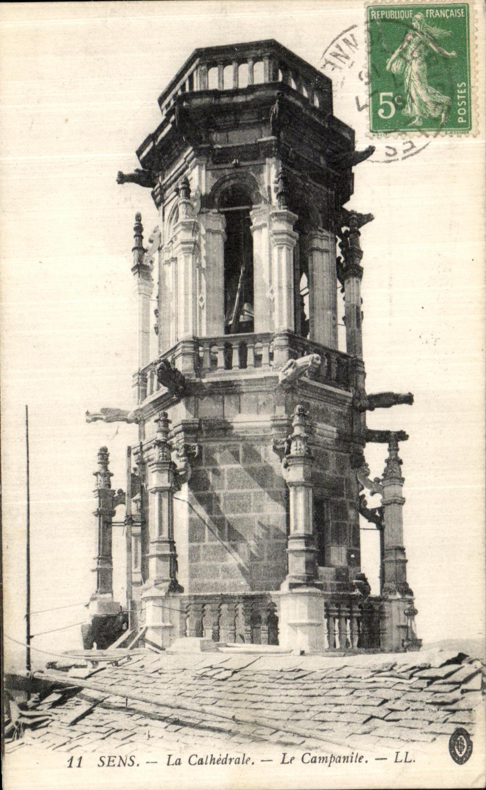CPA Sens La Cathedrale Le Campanile