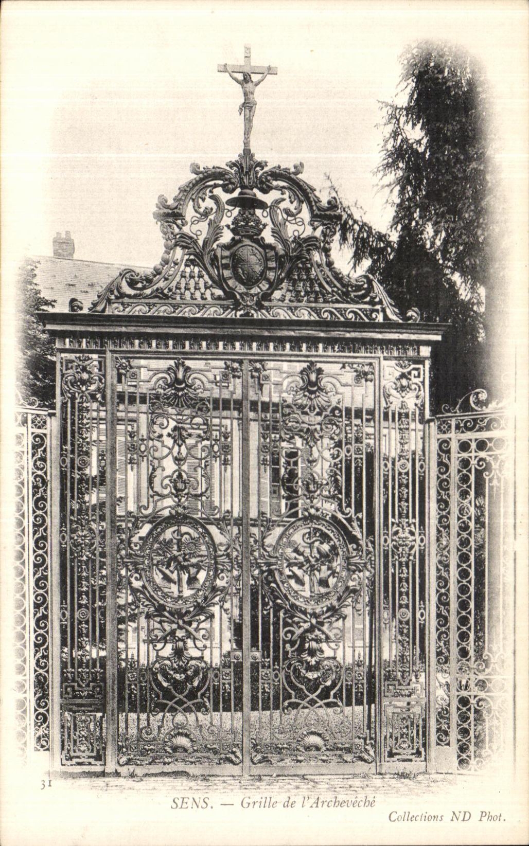 CPA Sens Grille de l Archeveche