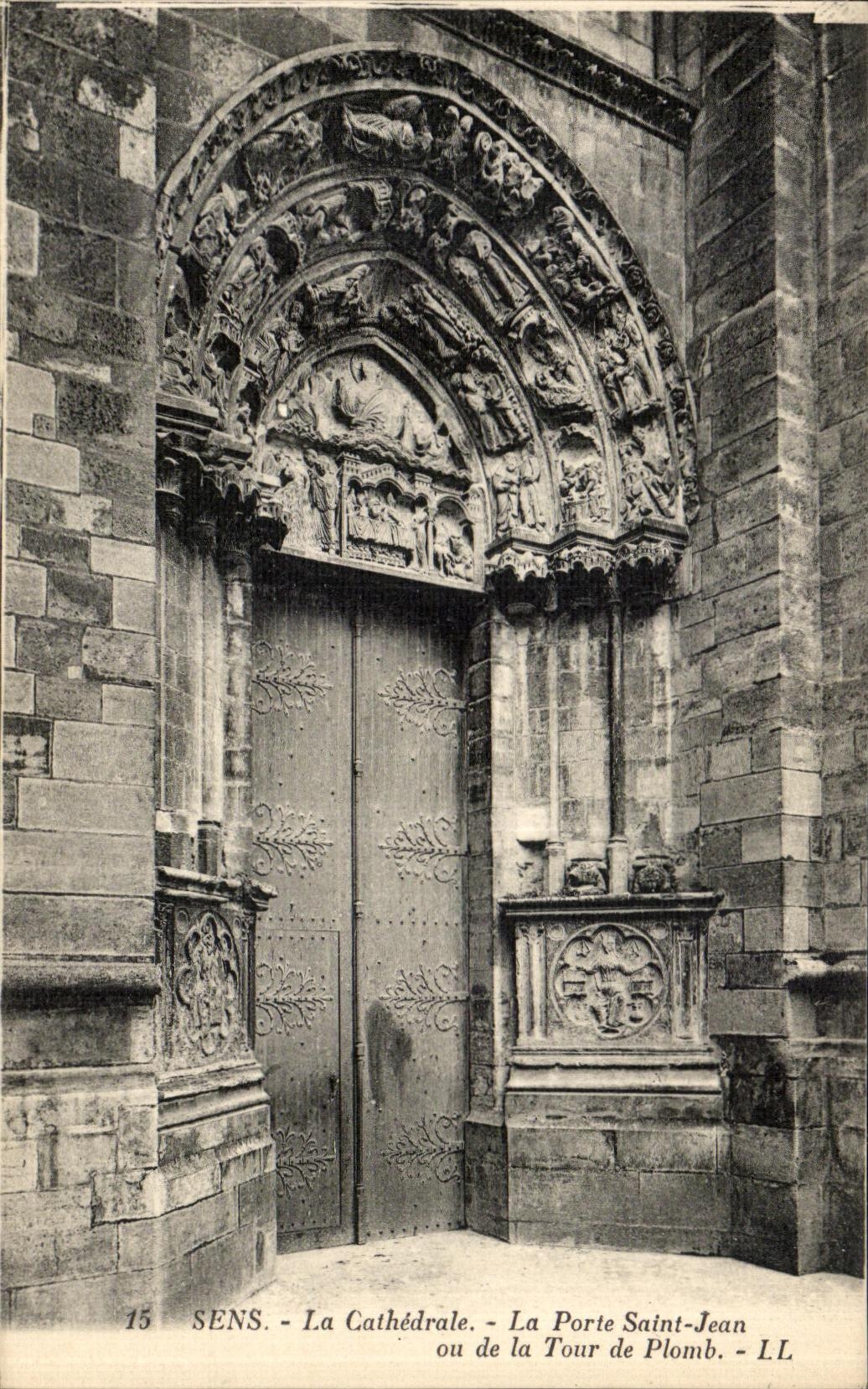 CPA Sens La Cathedrale La porte Saint Jean ou de la Tour de Plomb