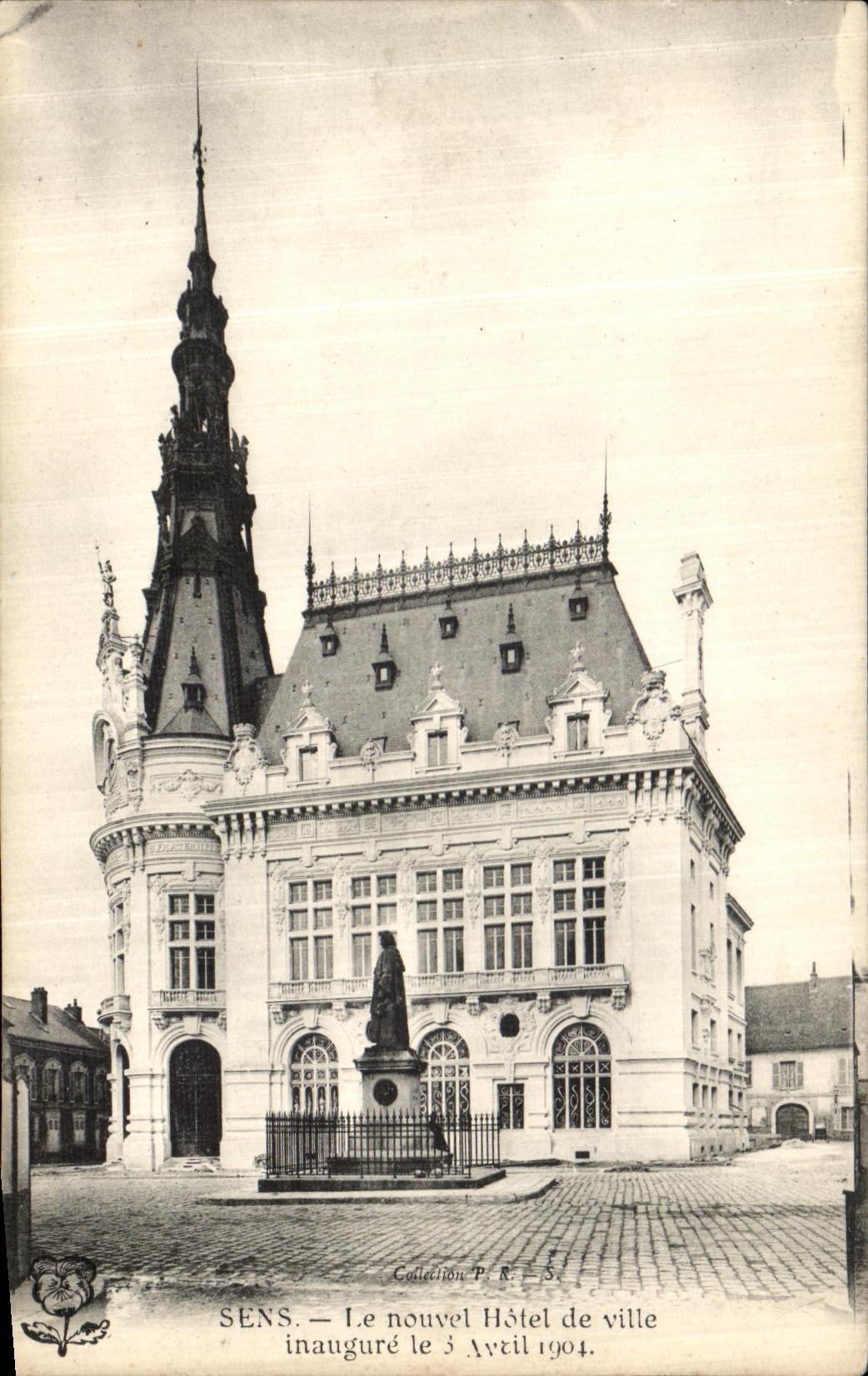 CPA Sens Le nouvel Hotel de ville inaugure le 3 avril 1904