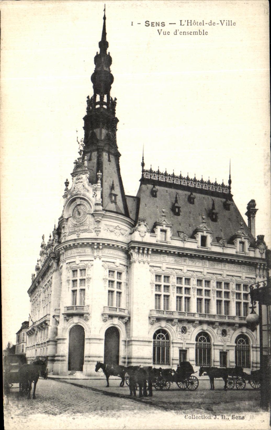 CPA Sens L Hotel de Ville Vue d ensemble