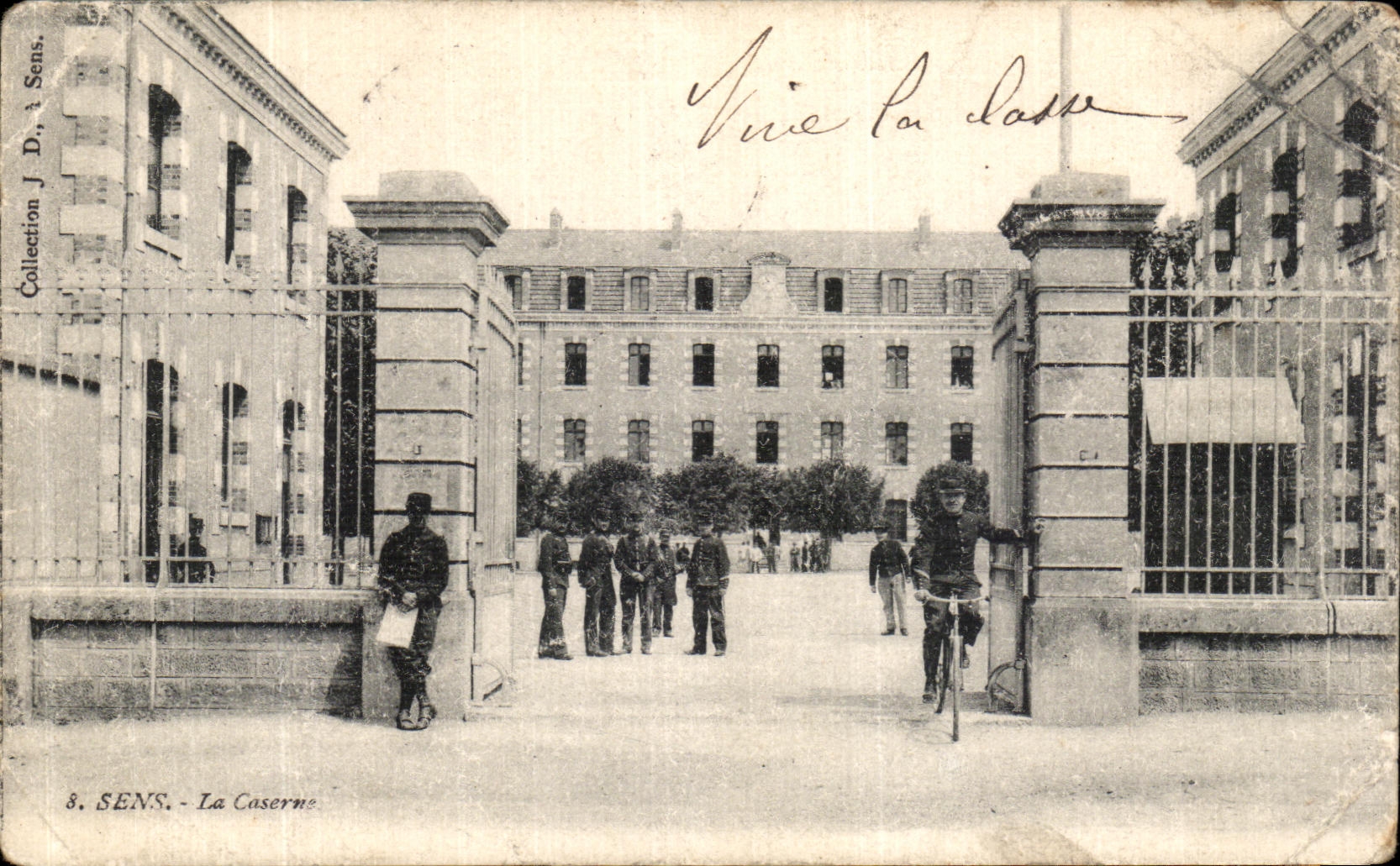 CPA Sens La Caserne Militaria 