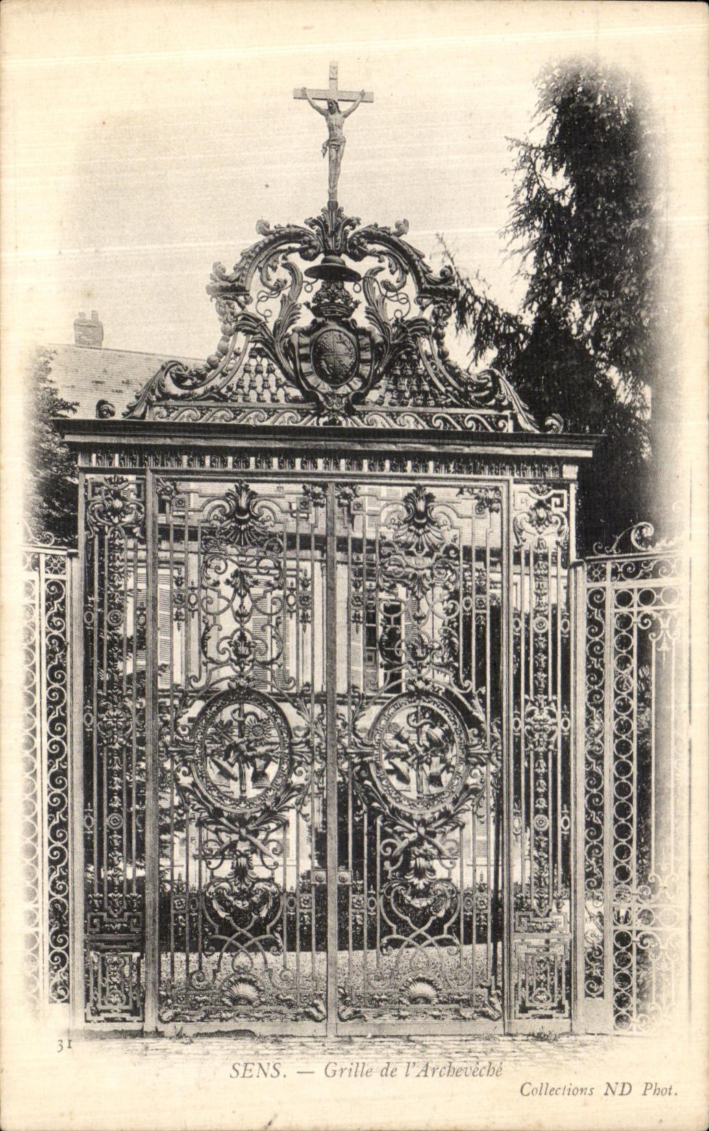 CPA Sens Grille de l Archeveche