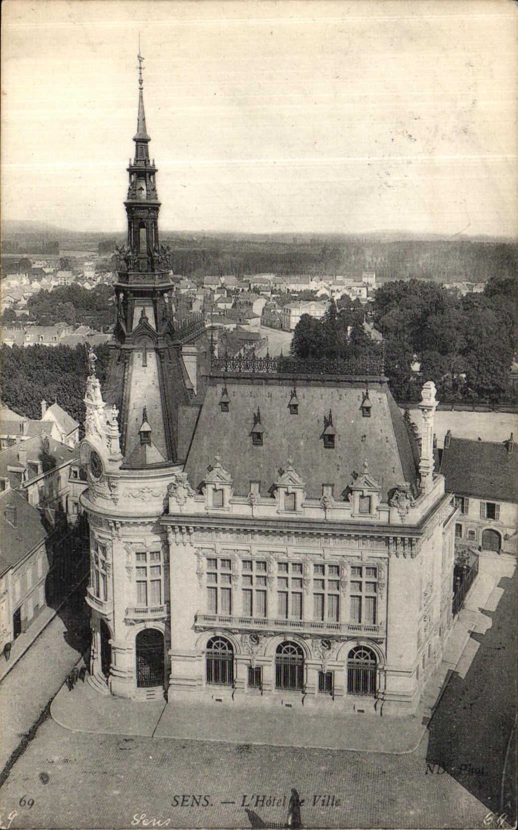 VINTAGE POSTCARD Sens L Hotel the City