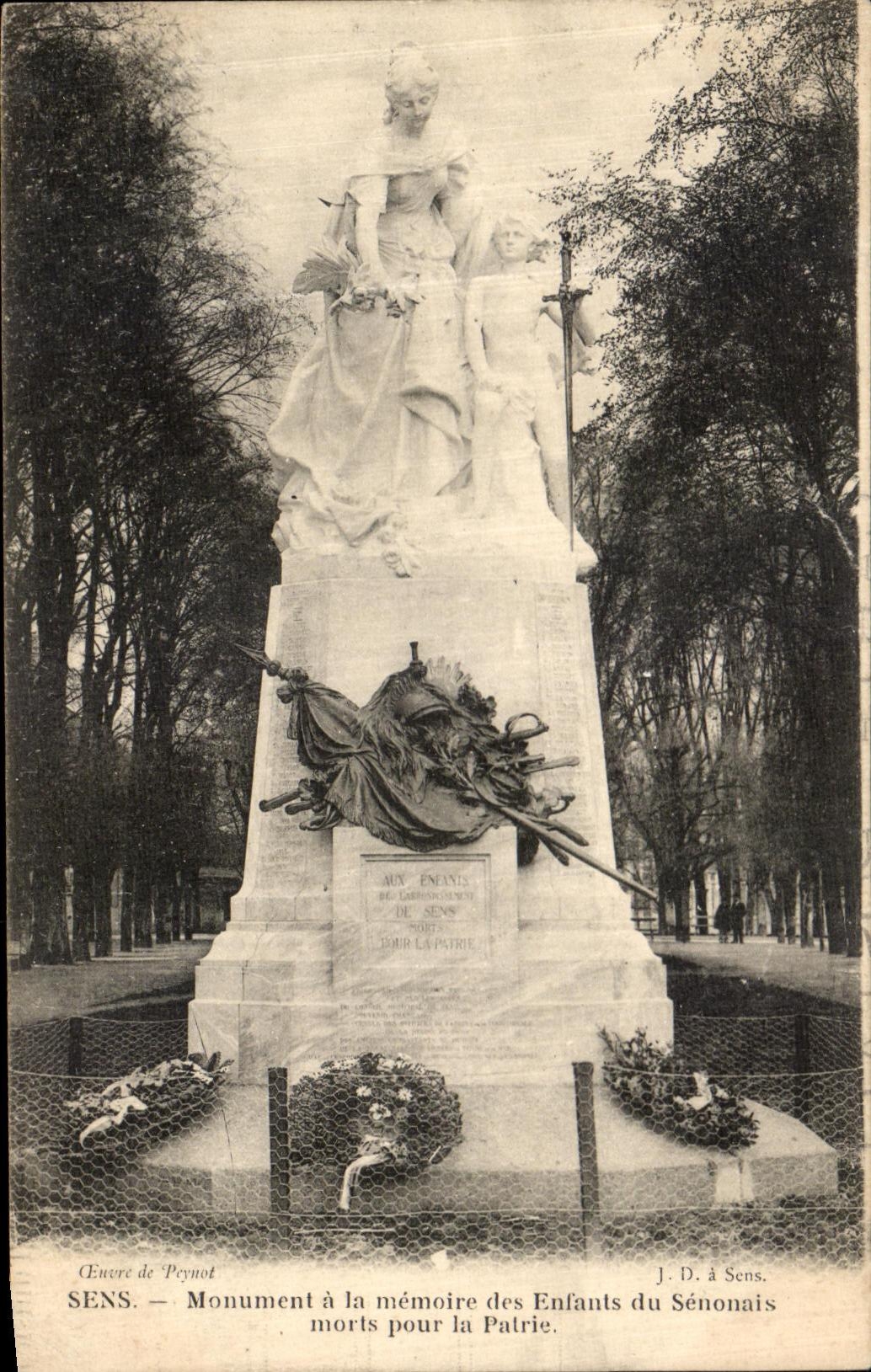 CPA Sens Monument a la Memorire des Enfants du Senonais morts pour la patrie Militaria