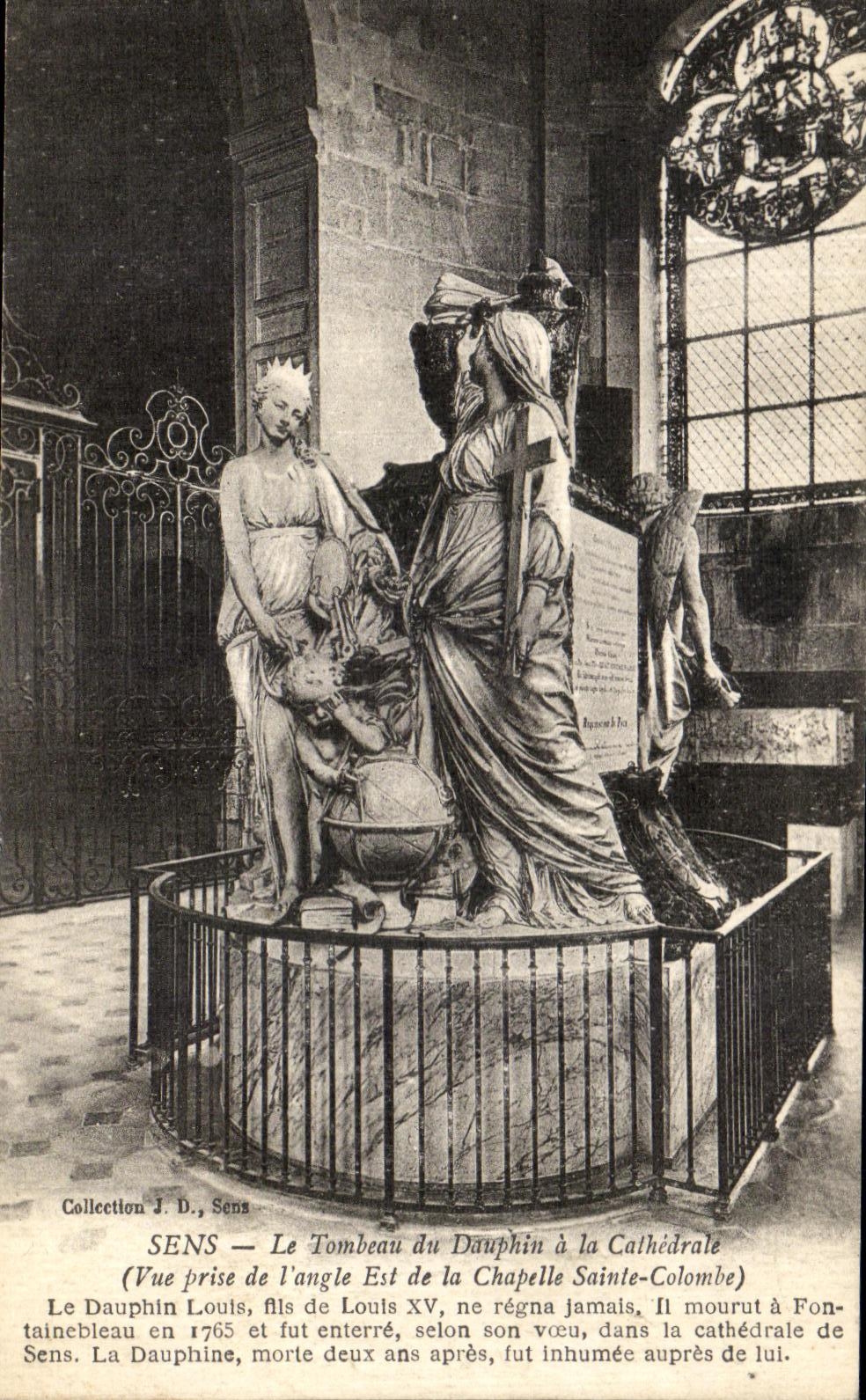 CPA Sens Le tombeau Du Dauphin a la Cathedrale vue prise de l angle Est de la chapelle Sainte Colombe 