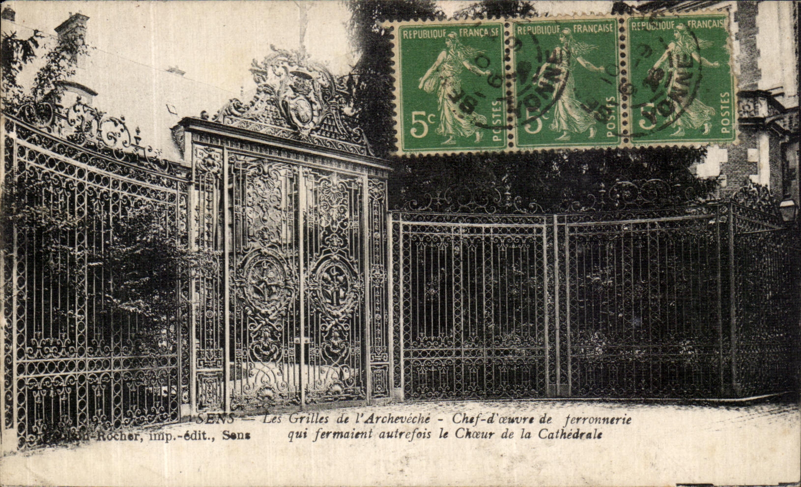 CPA Sens Les grilles de l archeveche 