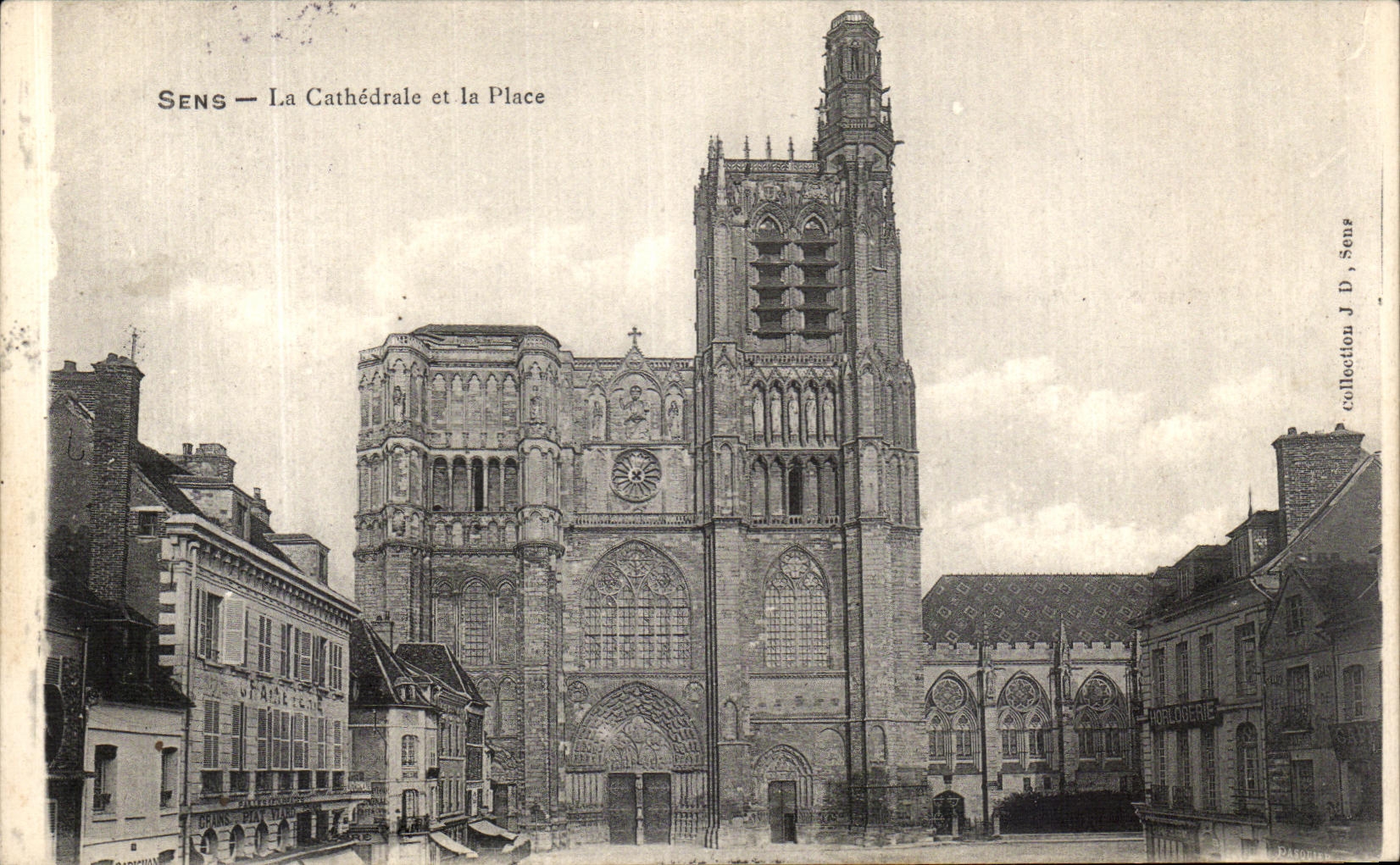 CPA Sens La Cathedrale et la palce