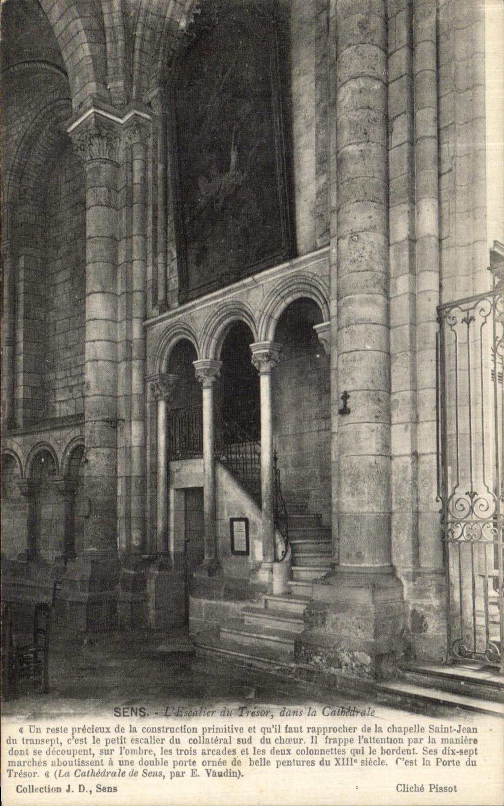 CPA Sens L escalier du Tresor dans la cathedrale