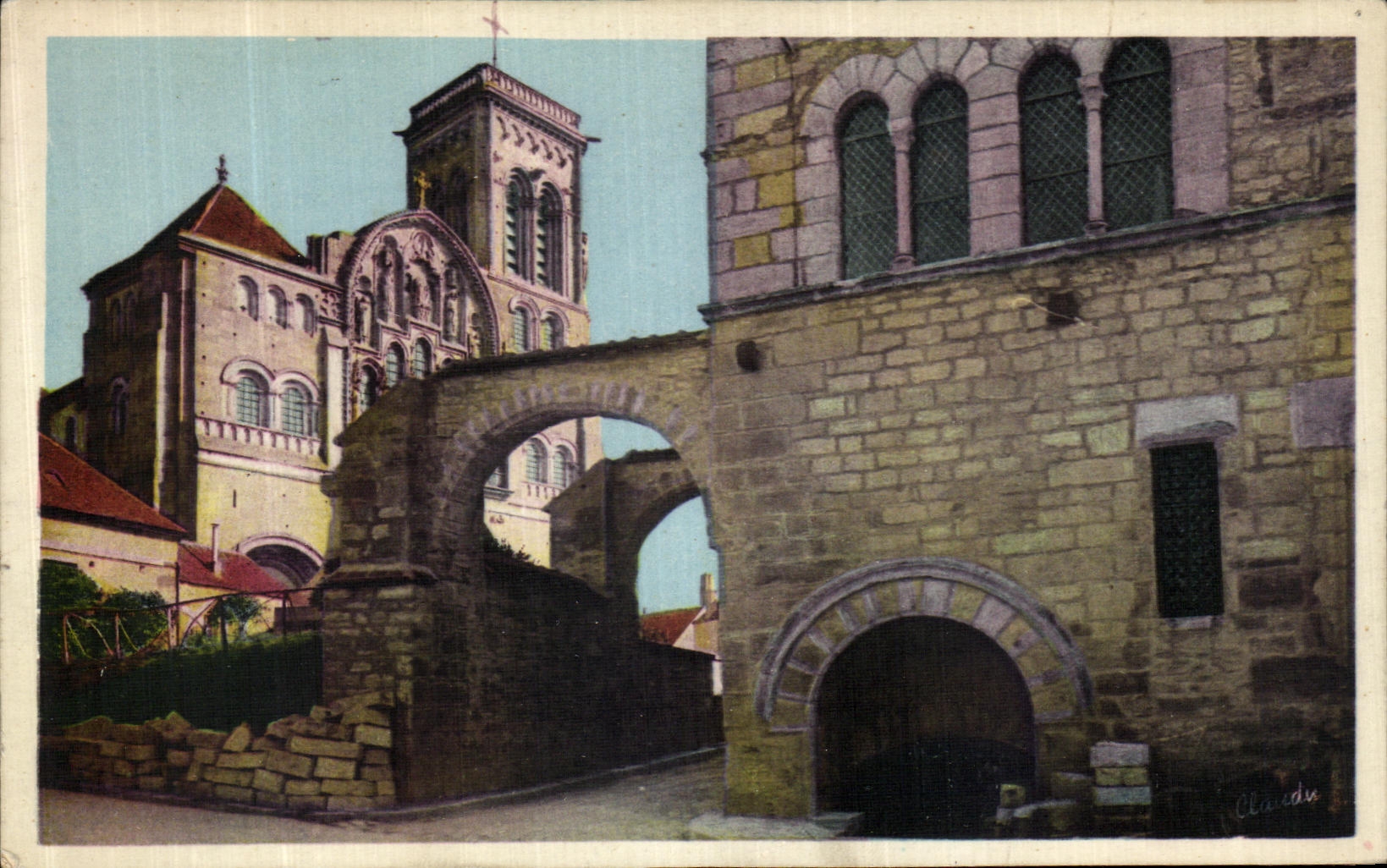 VINTAGE POSTCARD Vezealy the basilica and the Romance house
