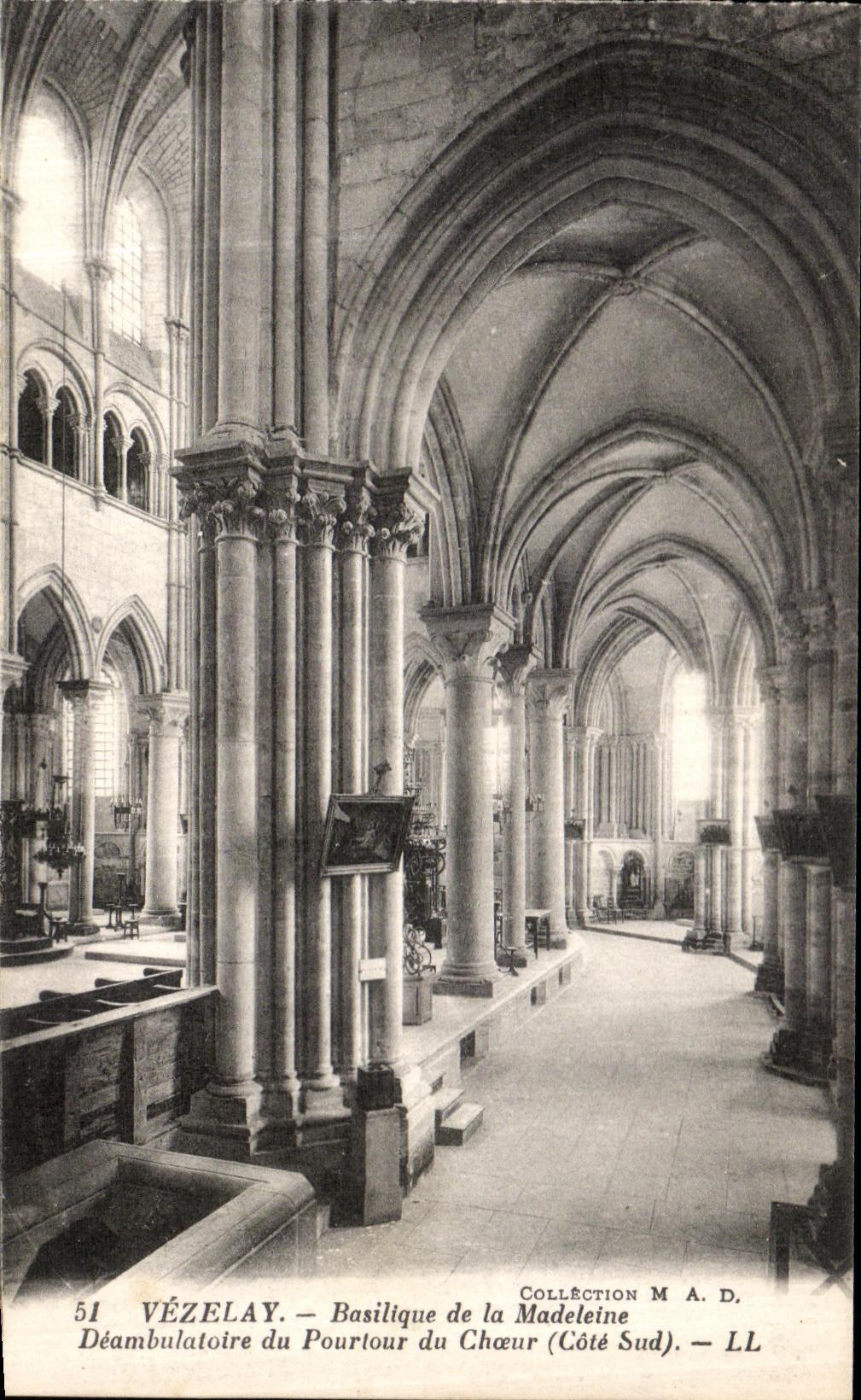 CPA Vezealy Basilique de la Madeleine Deambulatoire du Pourtour du Choeur 