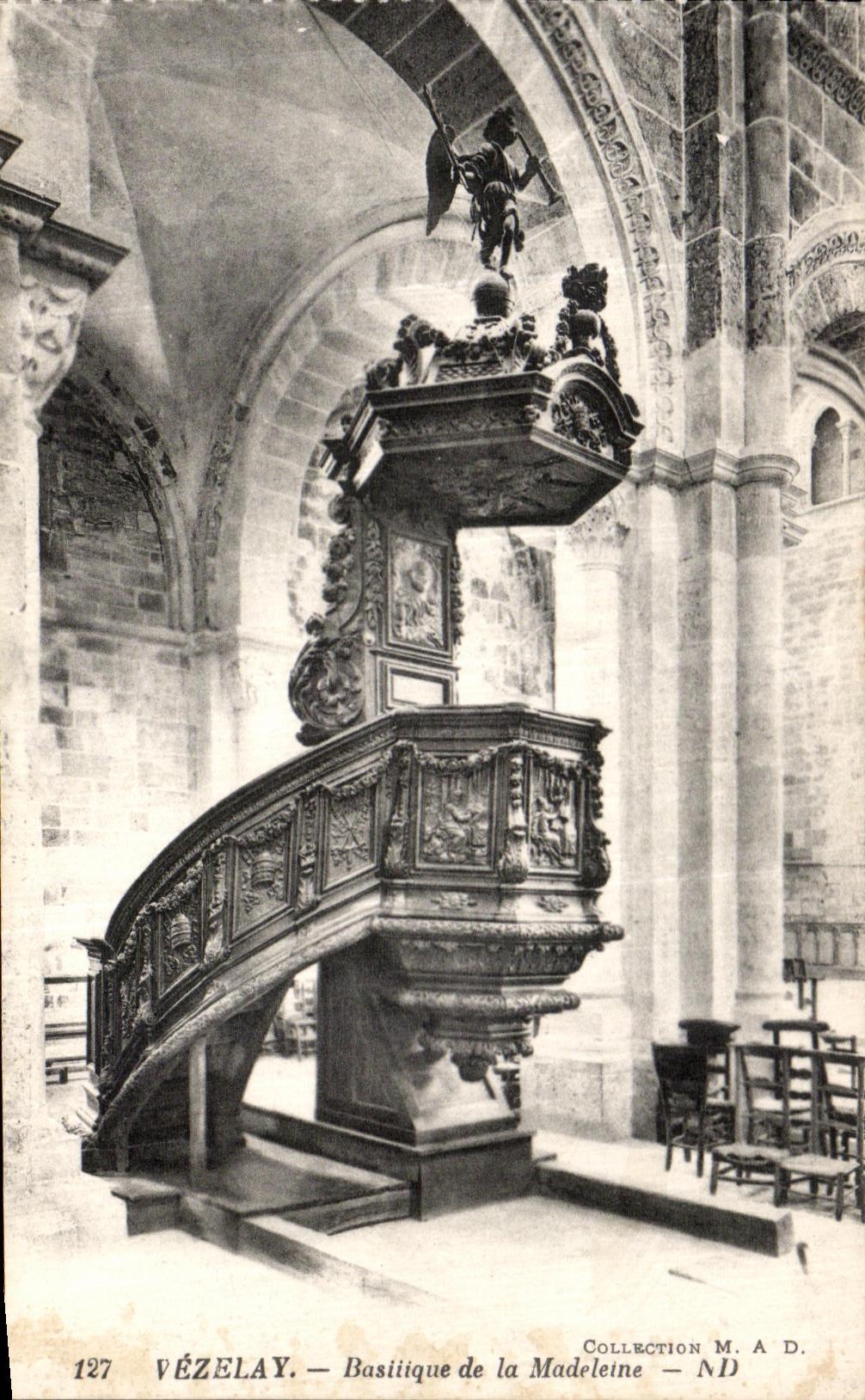 CPA Vezealy Basilique de la Madeleine