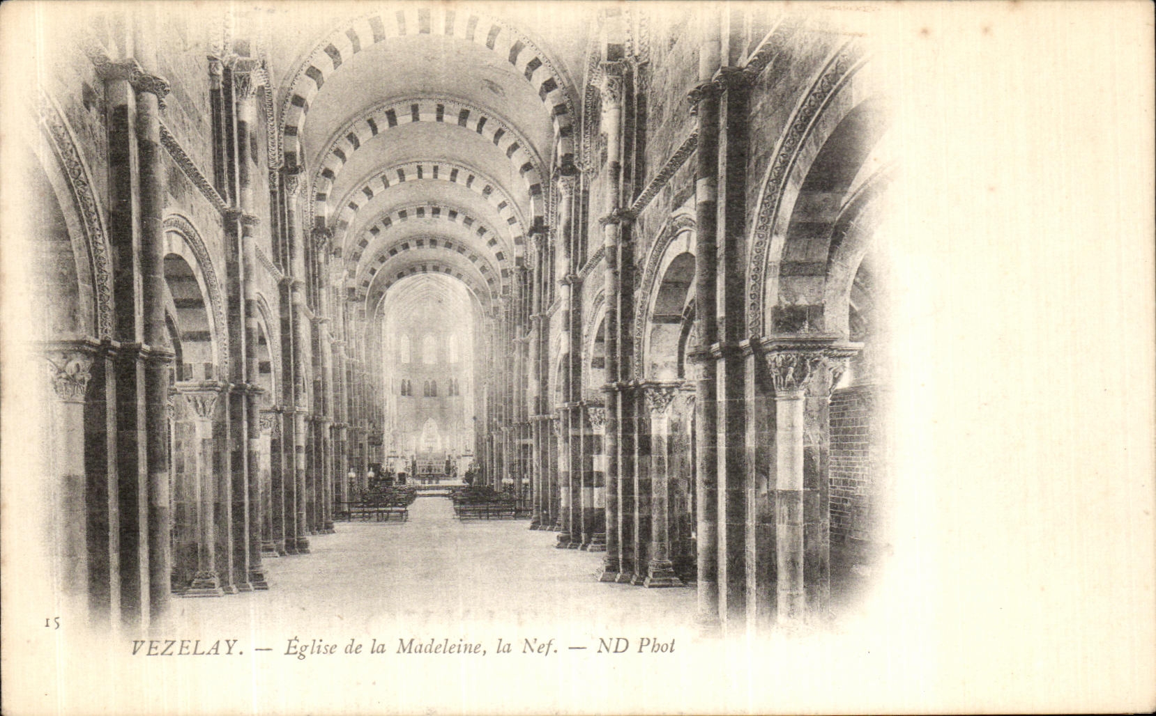 CPA Vezelay Eglise de la Madeleine La Nef 