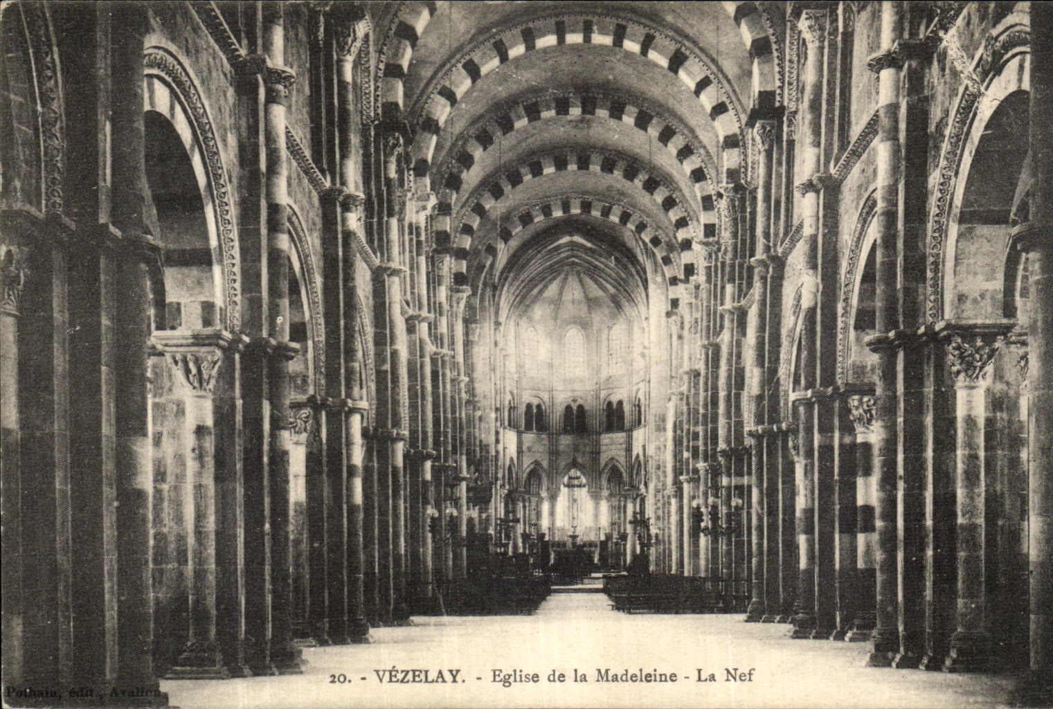 CPA Vezelay Eglise de la Madeleine La Nef 
