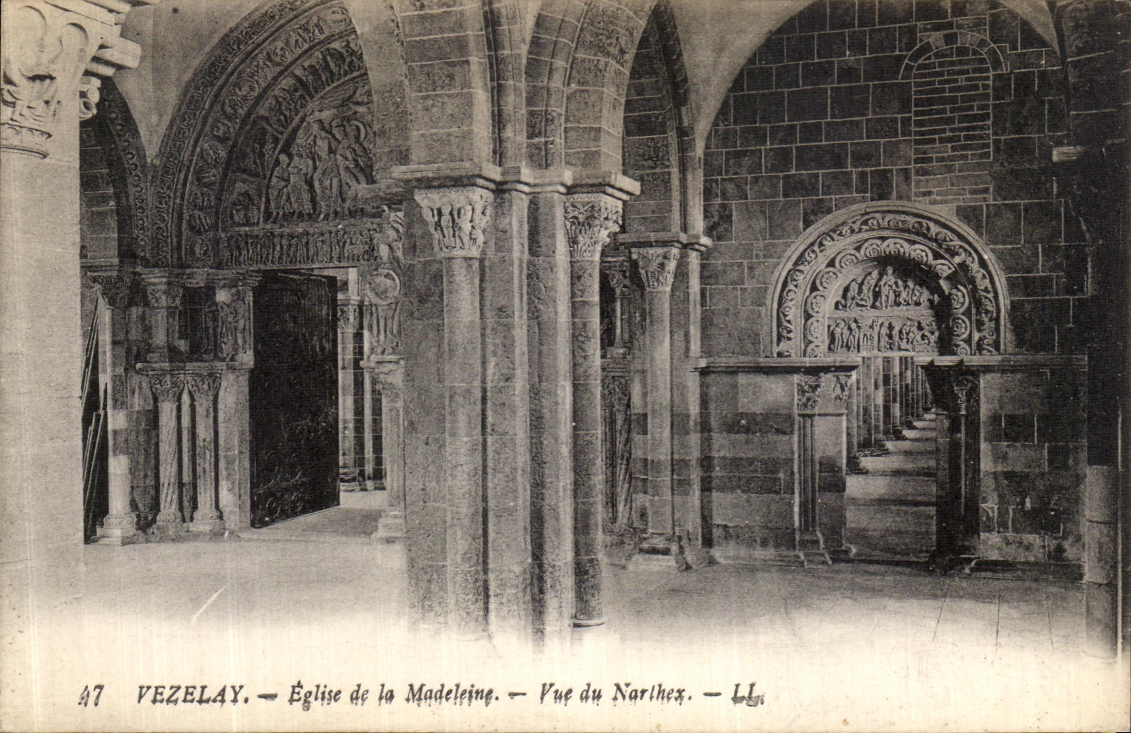 CPA Vezelay Eglise de la Madeleine Vue de Narthex