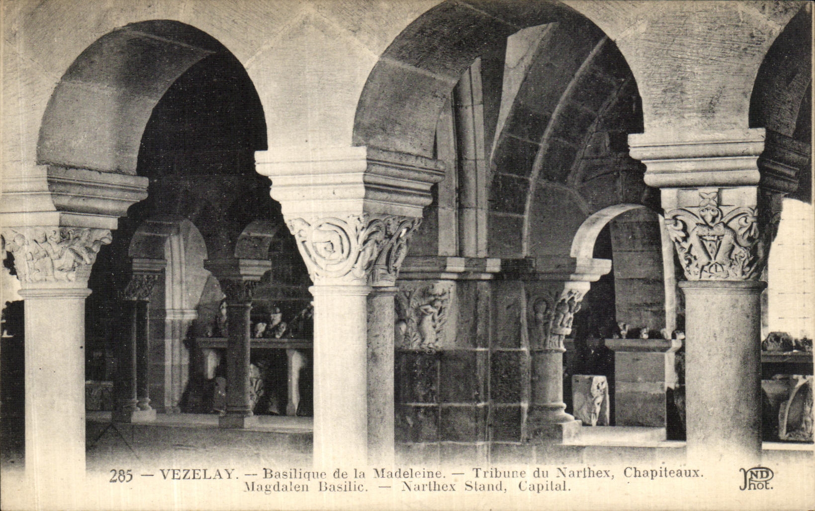 CPA Vezelay Basilique de la Madeleine Tribune du Narthex Chapiteaux 