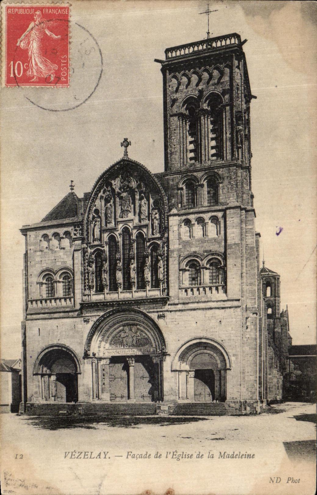 CPA Vezelay Facade Eglise de la Madeleine 