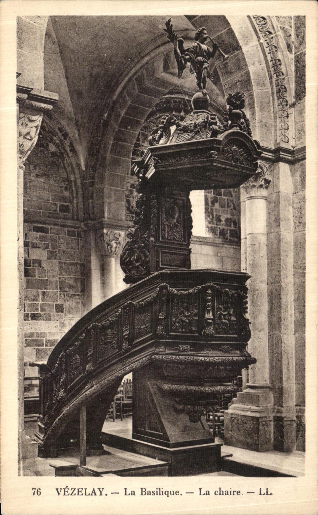 CPA Vezelay La Basilique La chaire