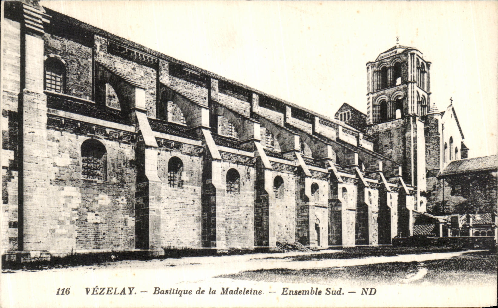 CPA Vezelay Basilique de la Madeleine Ensemble Sud