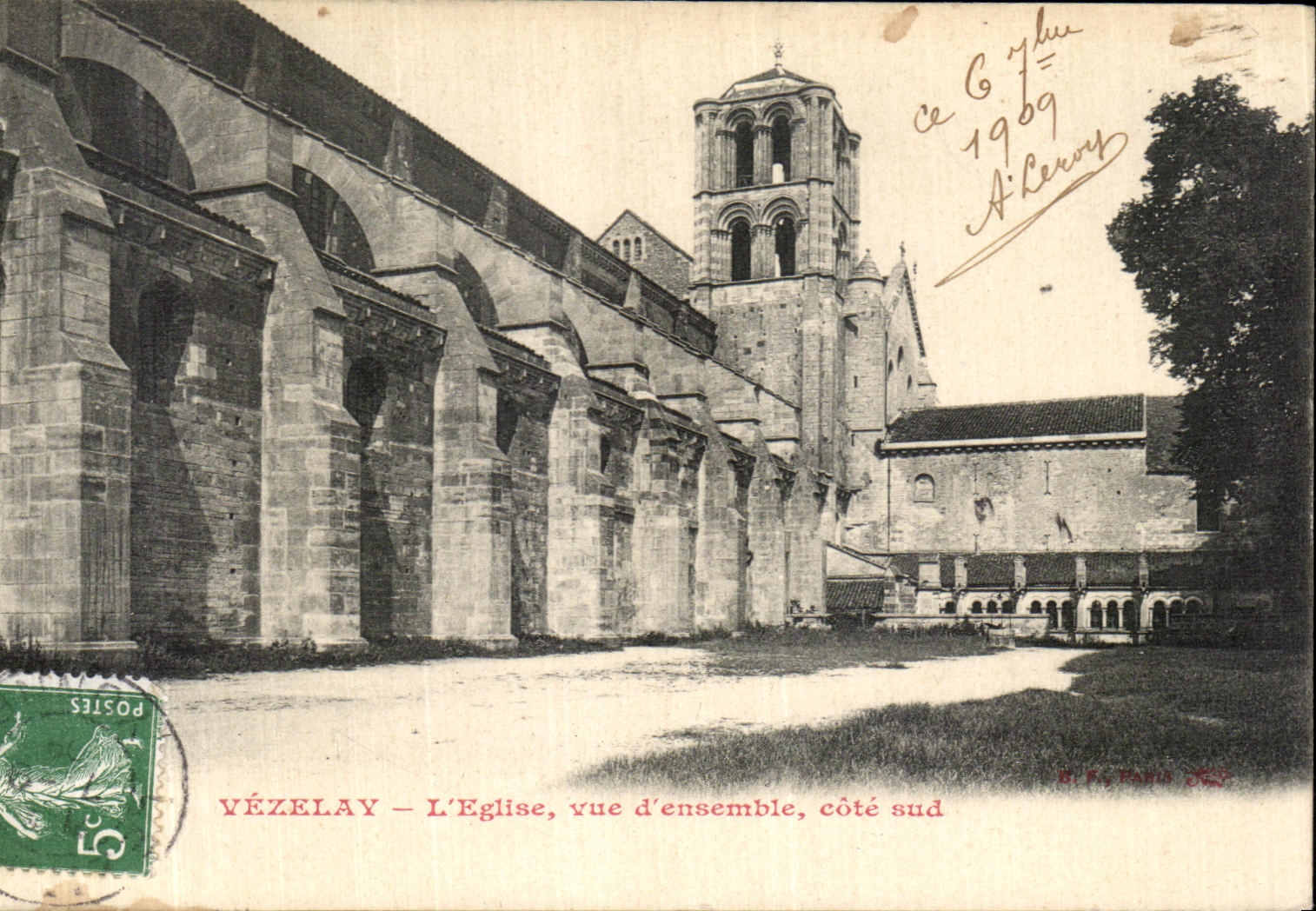 CPA Vezelay L Eglise Vue d ensemble Cote sud