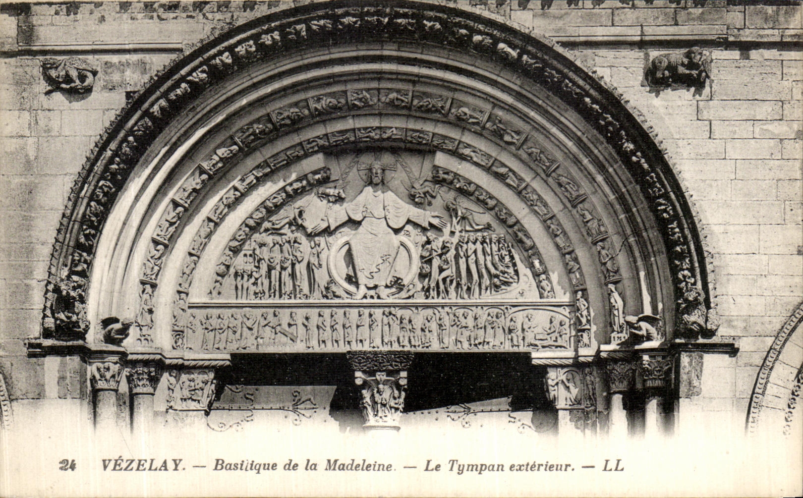 CPA Vezelay Basilique de la Madeleine Le Tympan Exterieur