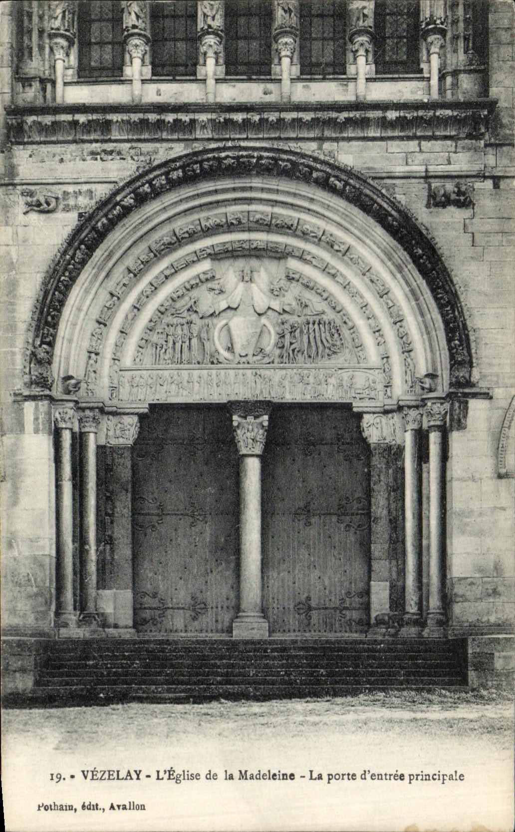 CPA Vezelay Eglise de la Madeleine La Porte d Entree Prinicipale 