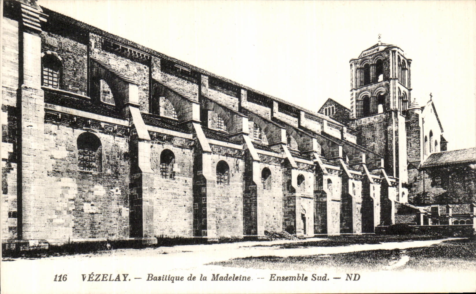 CPA Vezelay Basilique de la Madeleine Ensemble Sud