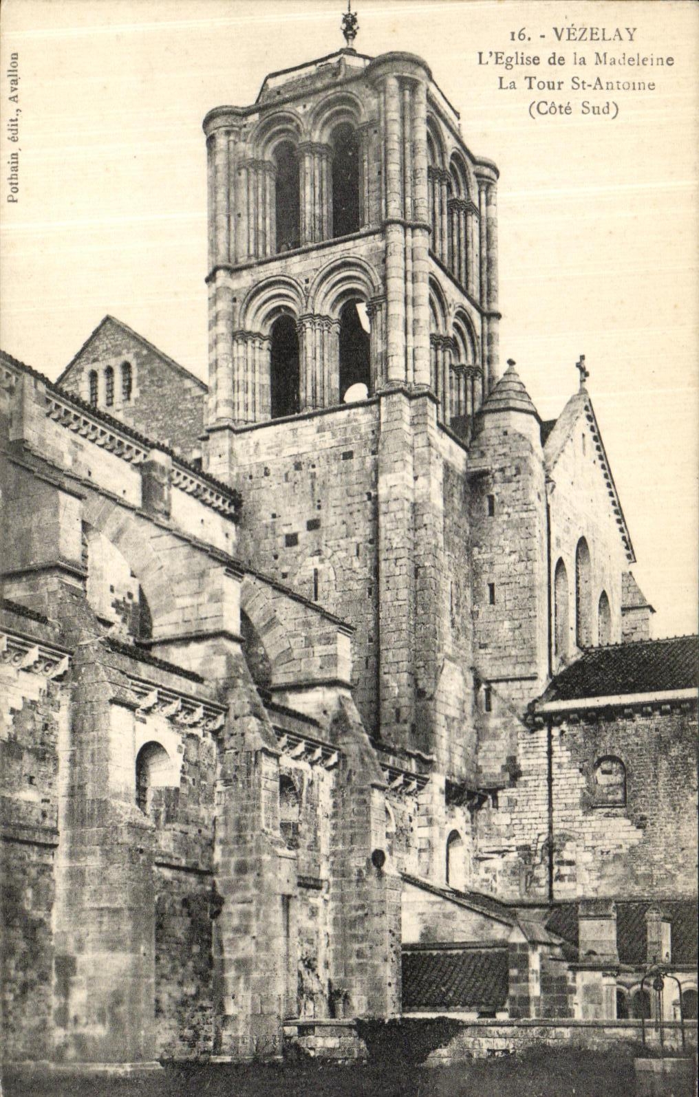 CPA Vezelay L Eglise de la Madeleine La Tour St Antoine