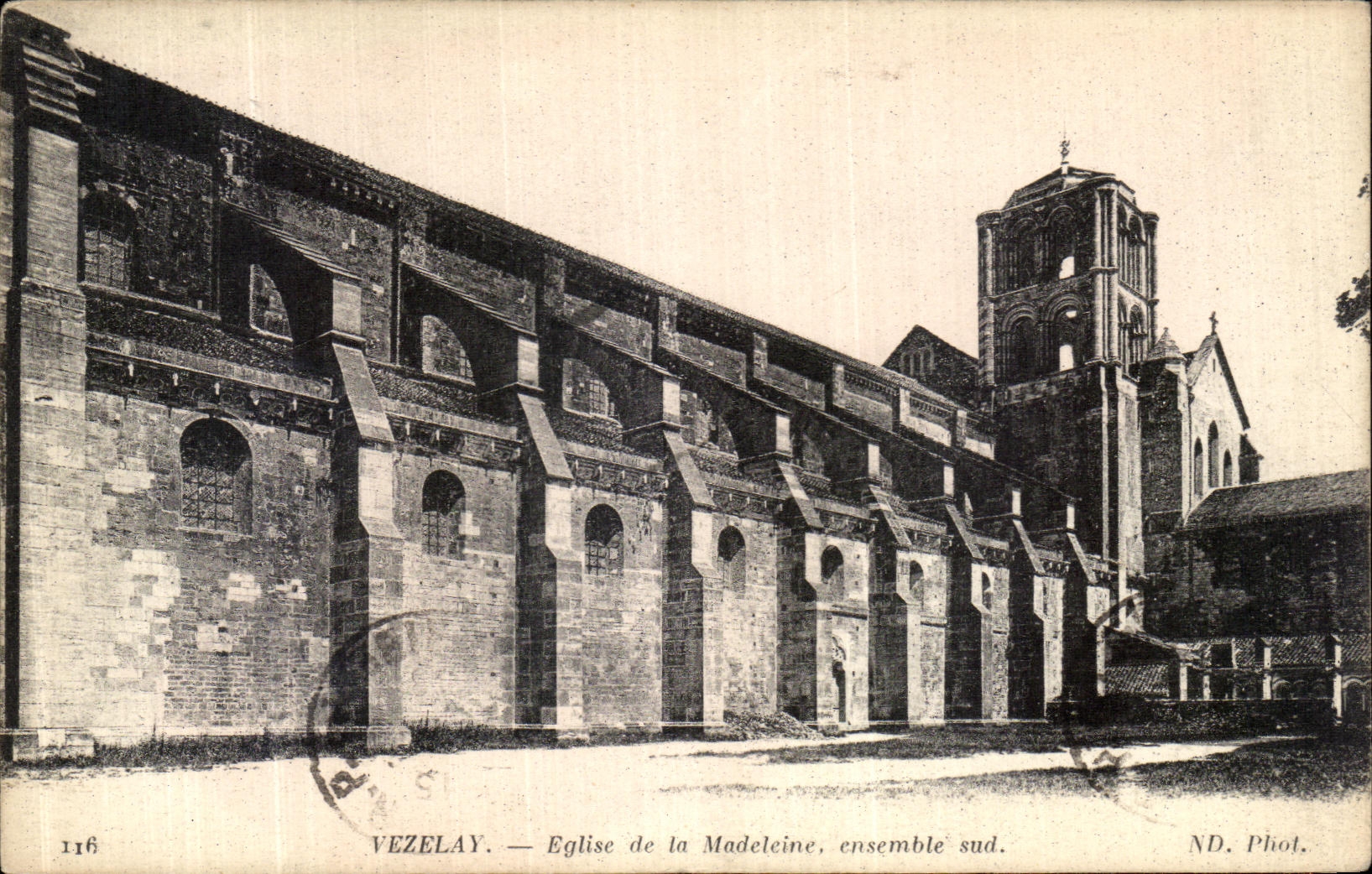 CPA Vezelay L Eglise de la Madeleine L ensemble Sud