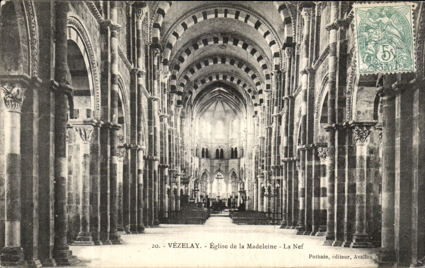 CPA Vezelay Eglise de la Madeleine La Nef