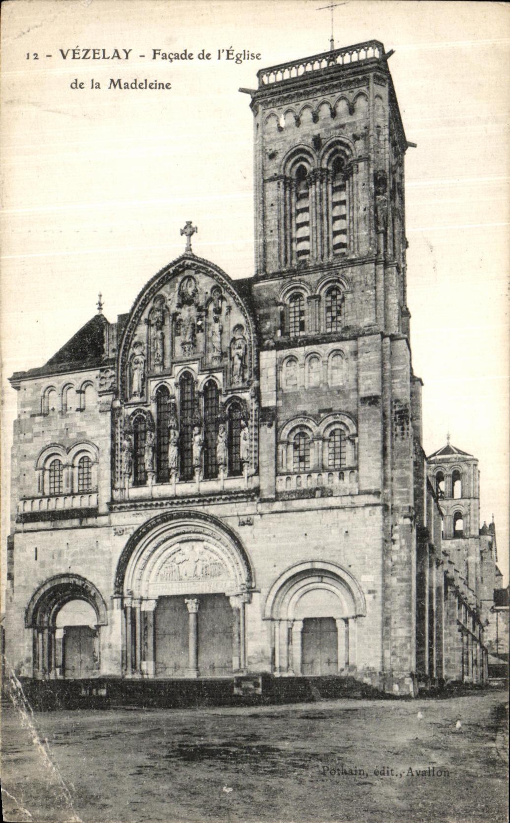 CPA Vezelay Facade de L eglise de la madeleine