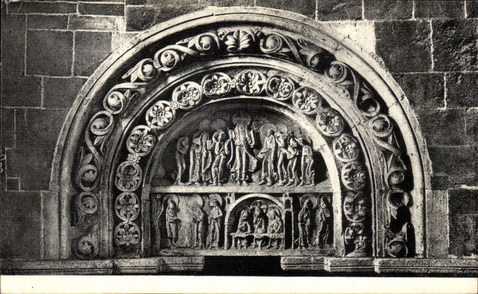 VINTAGE POSTCARD Vezelay Basilica of the madeleine Tympanum