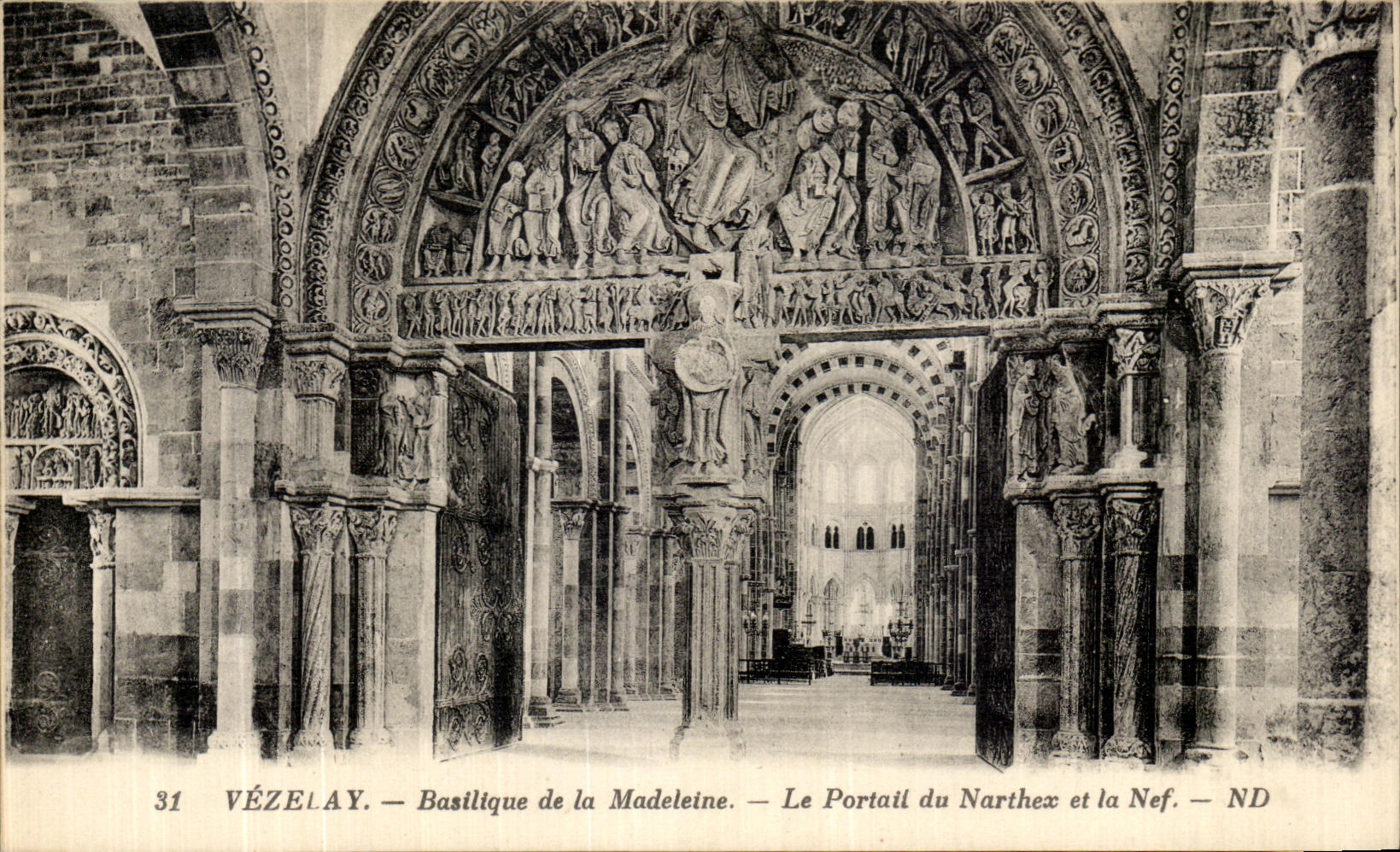 CPA Vezelay Eglise De La Madeleine Le portail de Narthex et de la Nef 