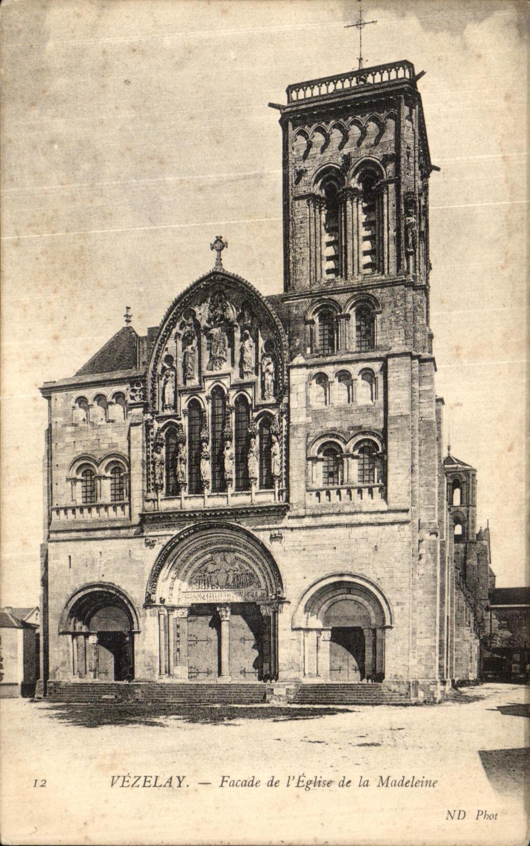 CPA Vezelay Facade De L Eglise De La Madeleine