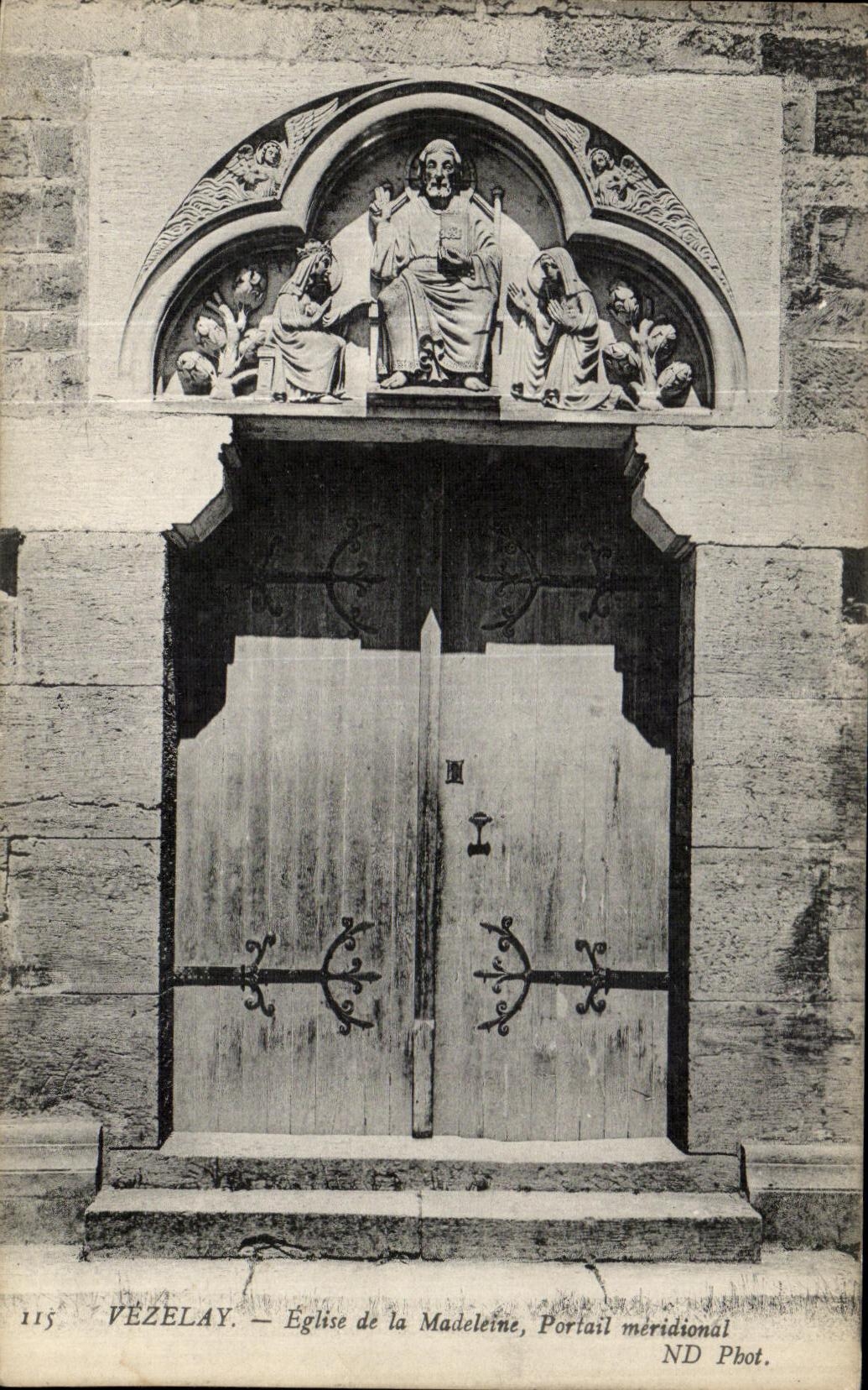 CPA Vezelay Eglise De La Madeleine Portail meridional